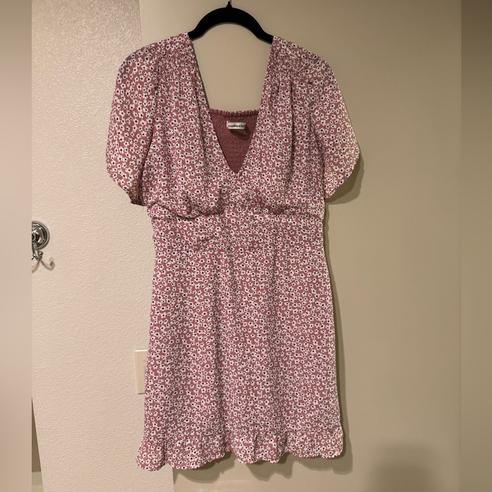 Abercrombie & Fitch Dusty Pink Floral V-Neck Dress